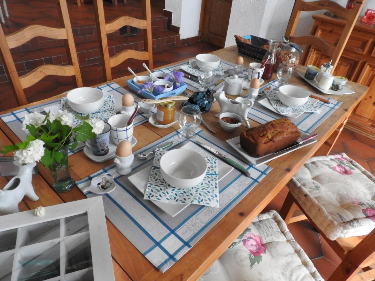 Bed and Breakfast La Dame Fines Puybegon Exterior foto